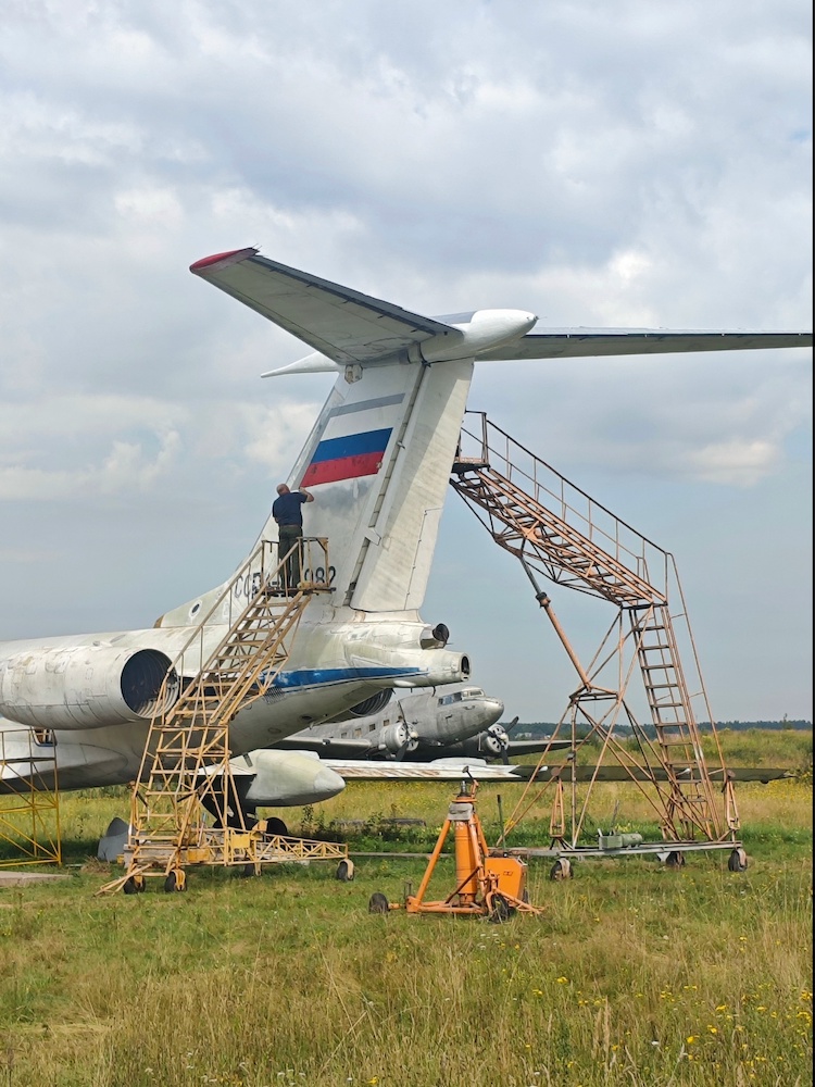 Завершена сборка легендарного пассажирского самолета Ту-134