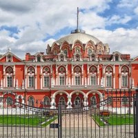 Современный вид Петровского путевого дворца, где располагалась академия