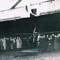 Участники открытия летательного сезона 1912 года у ангара. 5 мая 1912