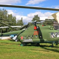 Вертолёт Ми-8 на стоянке ЦМ ВВС